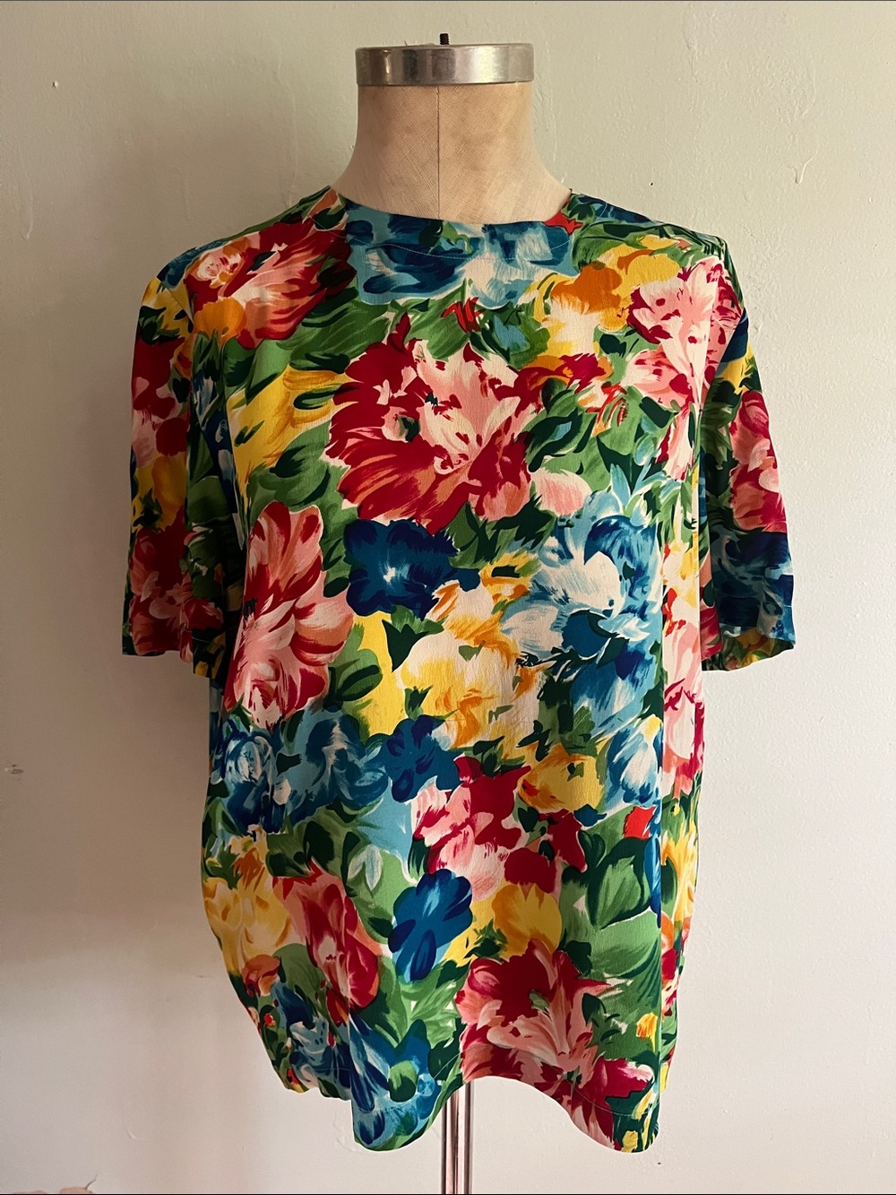 Vintage 100% silk by Anita bell Floral Short-Sleeve Blouse - Multicolor